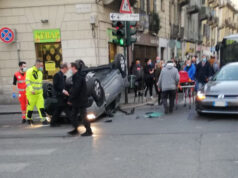 Incidente in via San Donato, auto ribaltata – foto esclusive incidente via san donato auto ribaltata