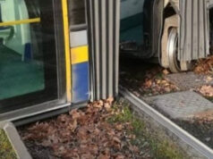 Tram deraglia e si spezza in due a Mirafiori Sud piazza caio mario tram 10 spezzato binari