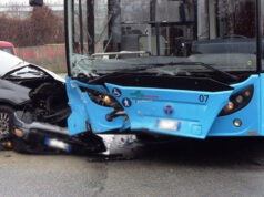 Grugliasco: scontro fra bus e auto, un ferito e lunghe code scontro grugliasco bus