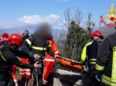 Perosa Argentina, uomo salvato in un dirupo. Traffico bloccato vigli del fuoco recupero