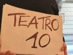 Giornata mondiale teatro, attori in vetrina per protesta attori vetrina alessandria