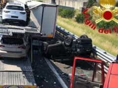 Bisarca inchioda e perde due auto in tangenziale bisarca incidente