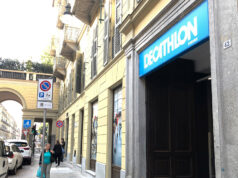 16enne ruba da Decathlon Torino centro vestendosi a cipolla decathlon torino centro