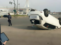 Incidente alle Vallette, auto si ribalta incidente vallette auto ribaltata