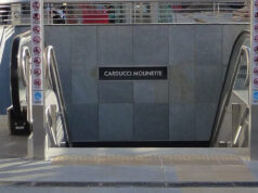 Brucia cassetta lettere, lancia monopattino e bidone nella metro metro piazza carducci