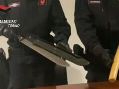 Venaria, pestato sotto casa con machete e mazza da baseball Venaria machete mazza da baseball