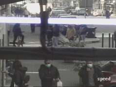 Barriera, straniero nudo si inginocchia in strada via martorelli barriera spaccio