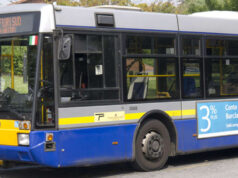 Corso Grosseto, scontro auto-bus. Un ferito e traffico in tilt bus 1 via artom