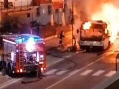 Paura a Mappano: bus a fuoco con 7 persone all’interno autobus fuoco mappano