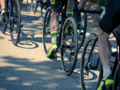 Caselle, cicloamatore cade e batte la testa. È grave cicloamatore