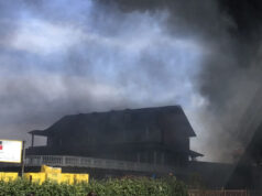 Feletto, incendio in azienda edile: plastica a fuoco incendio