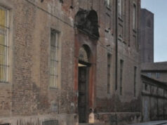 Chieri, tenta la fuga dalla Rsa e cade dal secondo piano