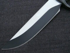 Compra coltello da caccia per minacciare moglie, fermato coltello caccia