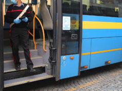 Aggressione autista bus per la mascherina, presi 4 minorenni bus mascherina carabinieri