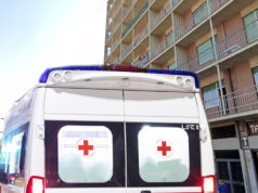 Tragedia ad Asti, 13enne muore per una molla difettosa del divano carmagnola cadavere ambulanza