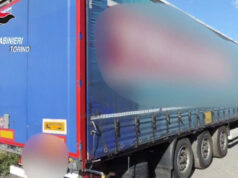 14 immigrati arrestati, tentavano la fuga nascosti (abusivamente) sui tir immigrati migranti nascosti tir