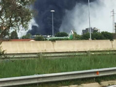 Moncalieri, vasto incendio e fumo nero moncalieri incendio