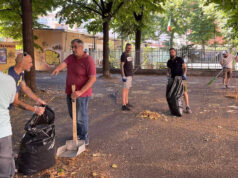 I cittadini puliscono il giardino in Borgata Lesna (con Torino Tricolore) borgata lesna pulizia giardino torino tricolore