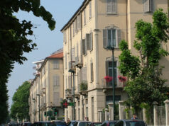 Corso Lecce 33, una X sulla porta. Paura a lasciare casa case atc corso lecce occupazioni