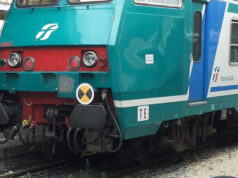 Accoltella la moglie e si suicida sotto treno porta nuova torino treno