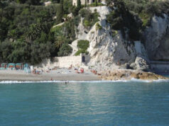 Finale Ligure, morto 77enne torinese mentre nuotava spiaggia libera del Castelletto Finale Ligure