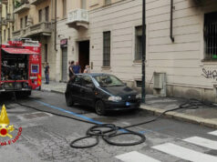 Incendio alla Crocetta, ustionate due persone incendio crocetta via caboto pompieri vigili fuoco