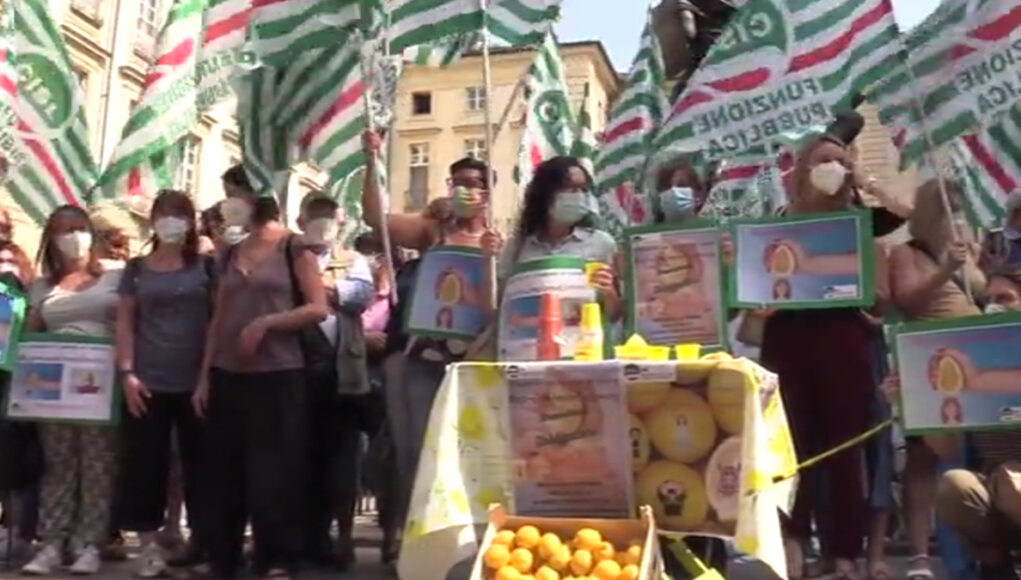 maestre asilo protesta torino limoni limonata