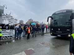 Juve, striscioni di contestazione ultrà Viking viking juve juventus contestazione