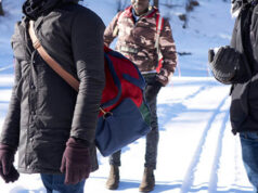 Immigrati bloccati a 2000 metri verso la Francia, soccorsi in Val Susa immigrati migranti neve val susa