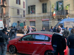 Blitz in corso Regina Margherita nello stabile dei pusher Magrebini polizia corso regina spaccio