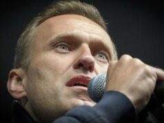 Navalny dall’Aritico assicura: “Sto bene, sono il nuovo Babbo Natale”
