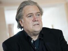 Steve Bannon va in prigione, l’ex guru di Trump si è consegnato in Connecticut: sconterà 4 mesi