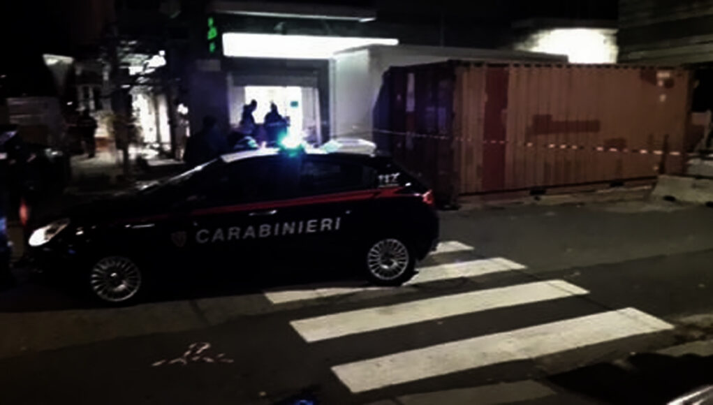 carabiniere accoltellato farmacia corso vercelli