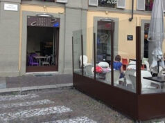 Minaccia i clienti e aggredisce gli agenti, arrestato marocchino lobelix cafe torino piazza savoia