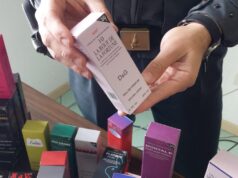 Mercato piazza Benefica, sequestrati 600 profumi contraffatti (35mila euro) profumi contraffatti mercato