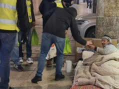 Torino Tricolore, nella notte “coperte e pasti ai senzatetto” senzatetto clochard torino tricolore