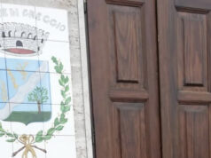 Multato due volte dall’autovelox, blinda il portone del Municipio comune di greggio