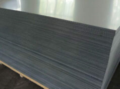 Paura in tangenziale, autoarticolato perde 75 metri di lama d’acciaio lamiera