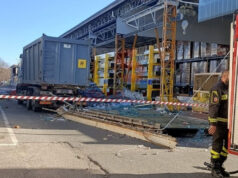 Nichelino, il vento fa crollare il muro di un’azienda nichelino vento crolla muro