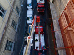 Aurora, evacuata una palazzina per lo scoppio di un incendio pompieri vigili del fuoco torino