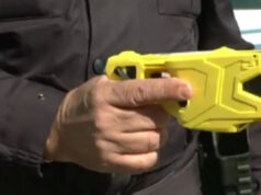 Minaccia madre e sorella con un coltello, carabinieri usano taser contro albanese taser