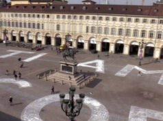 “Ti amo ancora”, ecco di chi è la mega scritta su piazza San Carlo ti amo ancora piazza san carlo torino