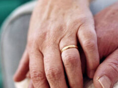 Rivuole dalla figlia la fede del marito defunto, tribunale le dà torto fede