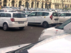 Draghi incontra Uber? Mondo del Taxi sul piede di guerra protesta taxi piazza vittorio torino