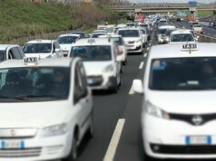 Protesta dei taxi: veicoli a passo d’uomo in tangenziale sciopero taxi torino tangenziale