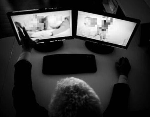 Catania, bidello arrestato per detenzione di materiale pedopornografico: trovate anche foto di alunne