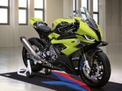 BMW M 1000 RR: la casa di Monaco festeggia i 50 anni della “M” BMW M 1000 RR 50 Years M anniversary model