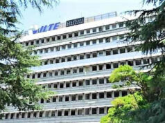 Moncalieri, ragazza tenta il suicidio dal tetto della ex-Ilte. Salvata dal fidanzato ex ilte moncalieri