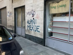 Scritte contro gli Alpini nel centro di Torino torino contro alpini