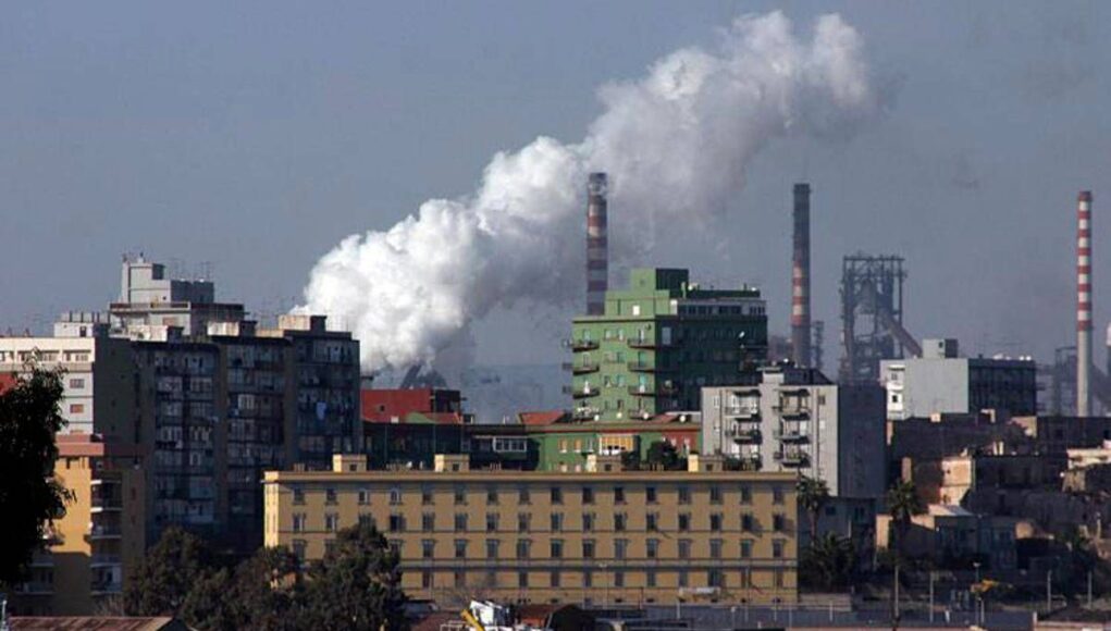 Ex Ilva Taranto, continua mobilitazione operai: occupata statale 106